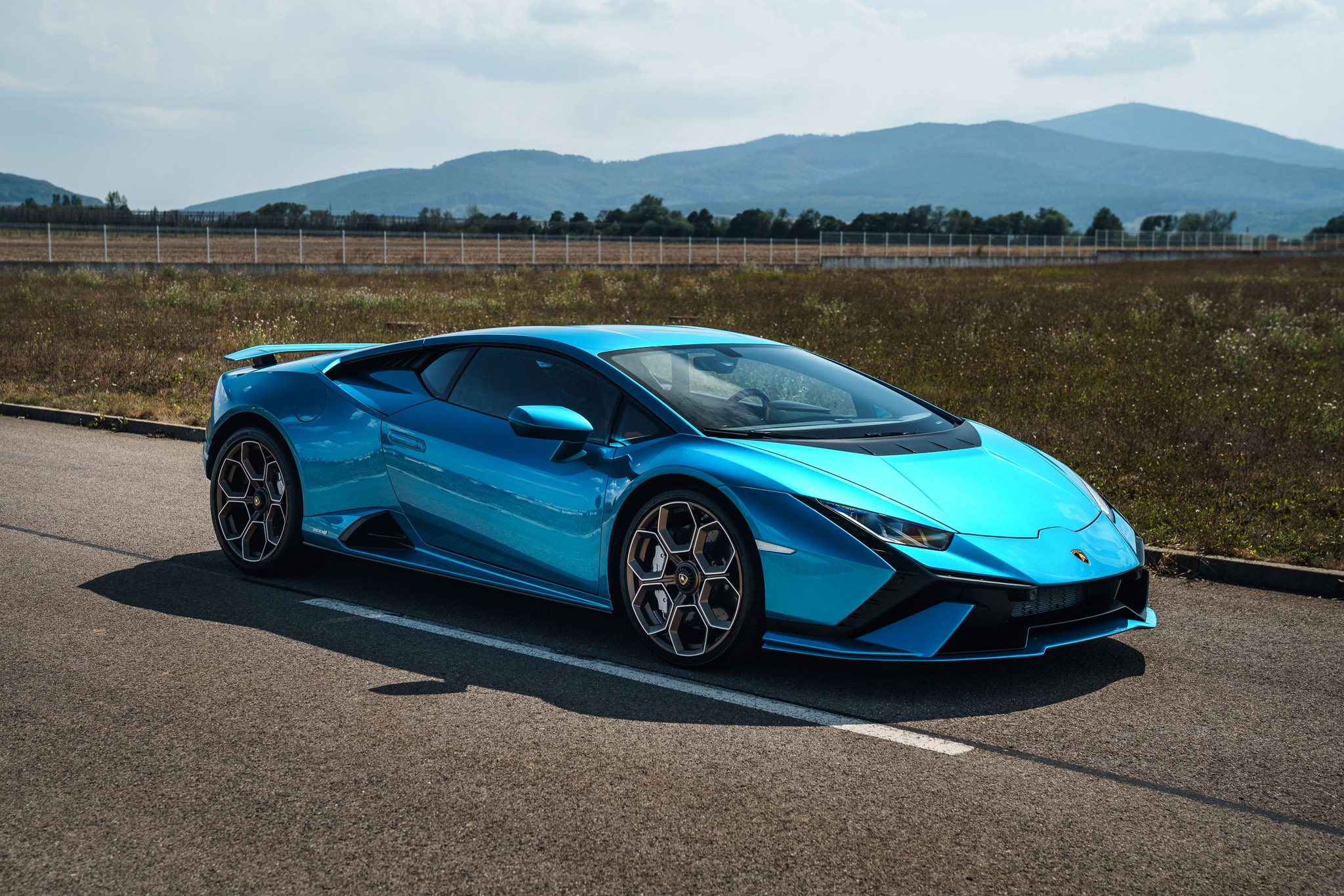 Blu Uranus - Lamborghini Huracán Tecnica (LP640-2) - carpaints.co